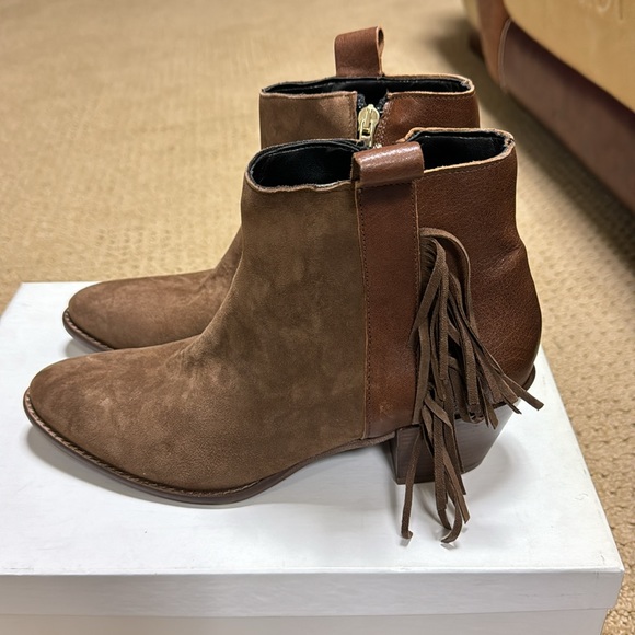 NIB Anna Rita N Brown Fringe ankle booties - Picture 4 of 12
